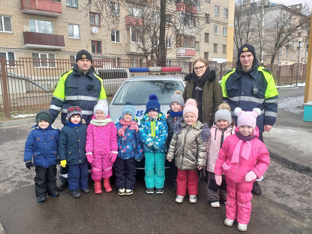 3 марта Детский сад N144 посетили сотрудники Госавтоинспекции