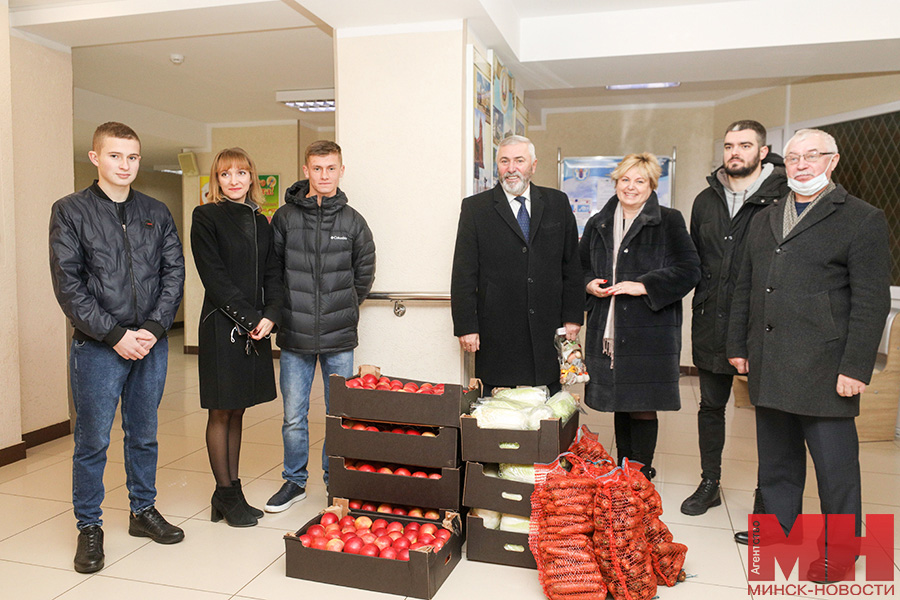 Депутат Тенгиз Думбадзе передал полтонны гуманитарной помощи жильцам домов-интернатов и беженцам