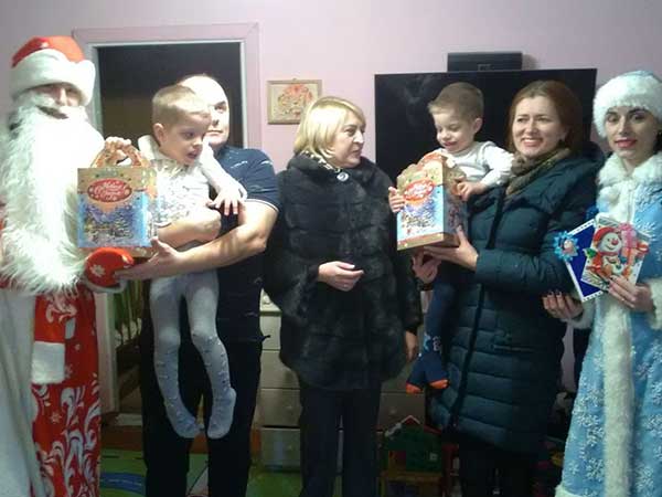 Представители  администрации Партизанского района посетили на дому семьи  