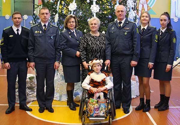 Минские таможенники присоединились к новогодней благотворительной акции «Наши дети»