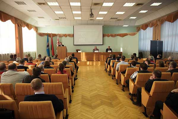 Проект изменений и дополнений в Конституцию Республики Беларусь обсудили на Минском тракторном заводе