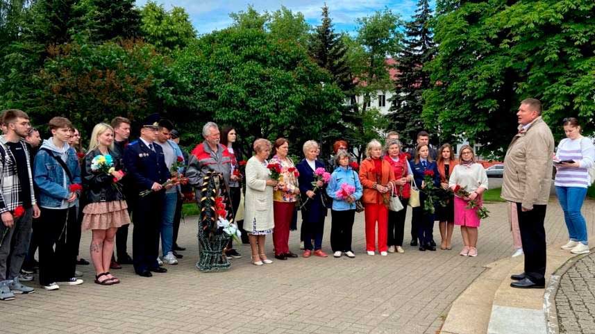 Сотрудники БТЛЦ возложили цветы в память о воинах, погибших в годы Великой Отечественной войны