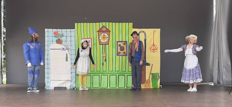 6 августа в 12.00 на главной сцене Центрального детского парка им. М.Горького состоялся спектакль-сказка для детей и взрослых «Ура! Каникулы продолжаются!»