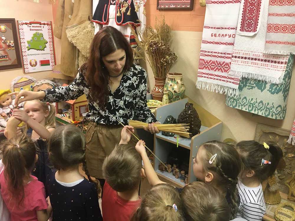 В ГУО «Детский сад 227 г. Минска» начал свою работу краеведческий мини-музей «Буслик»