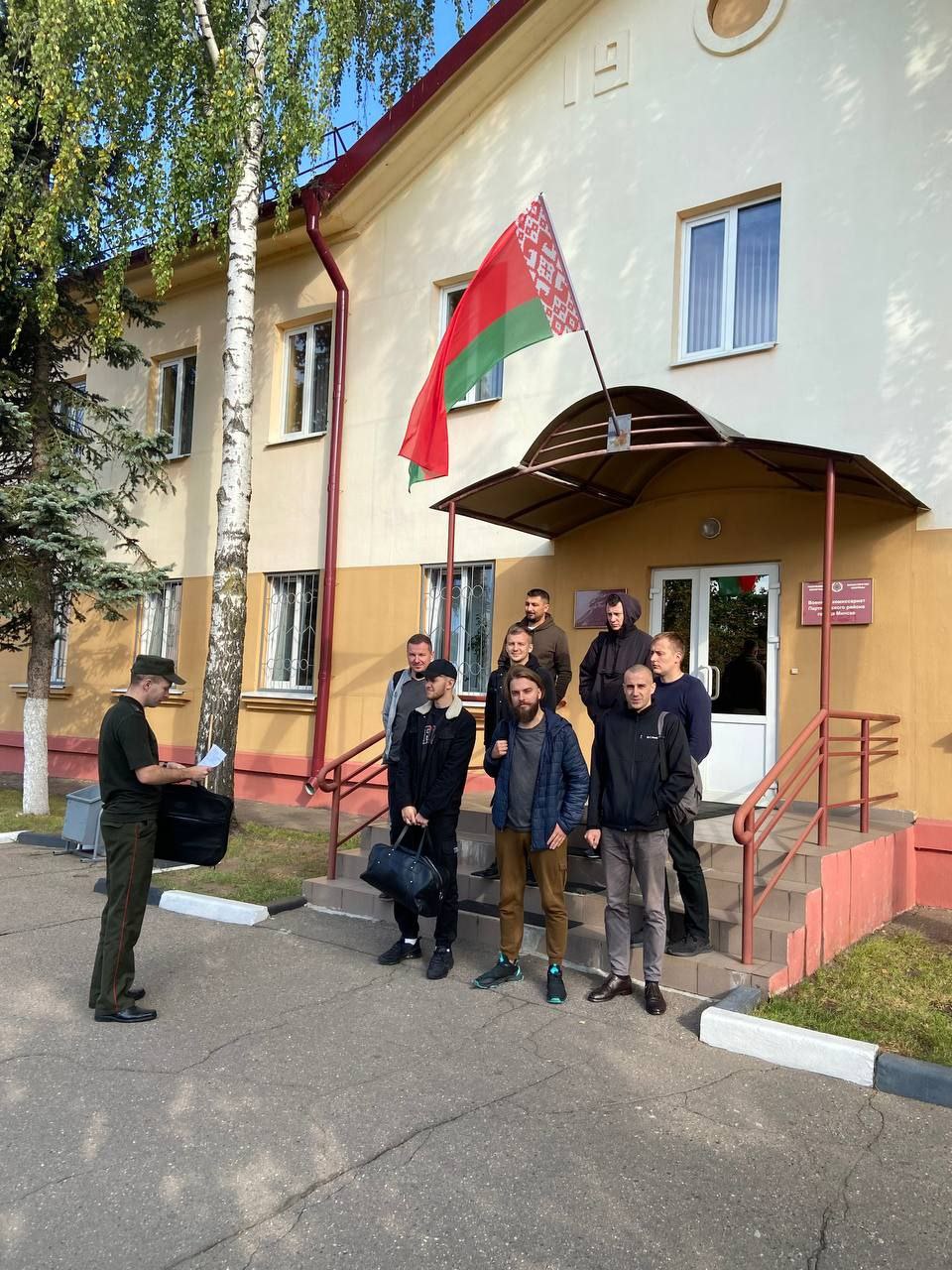 19 сентября в военном комиссариате Партизанского района города Минска  проходит плановая отправка военнообязанных на военные сборы по подготовке  по военно-учётным специальностям