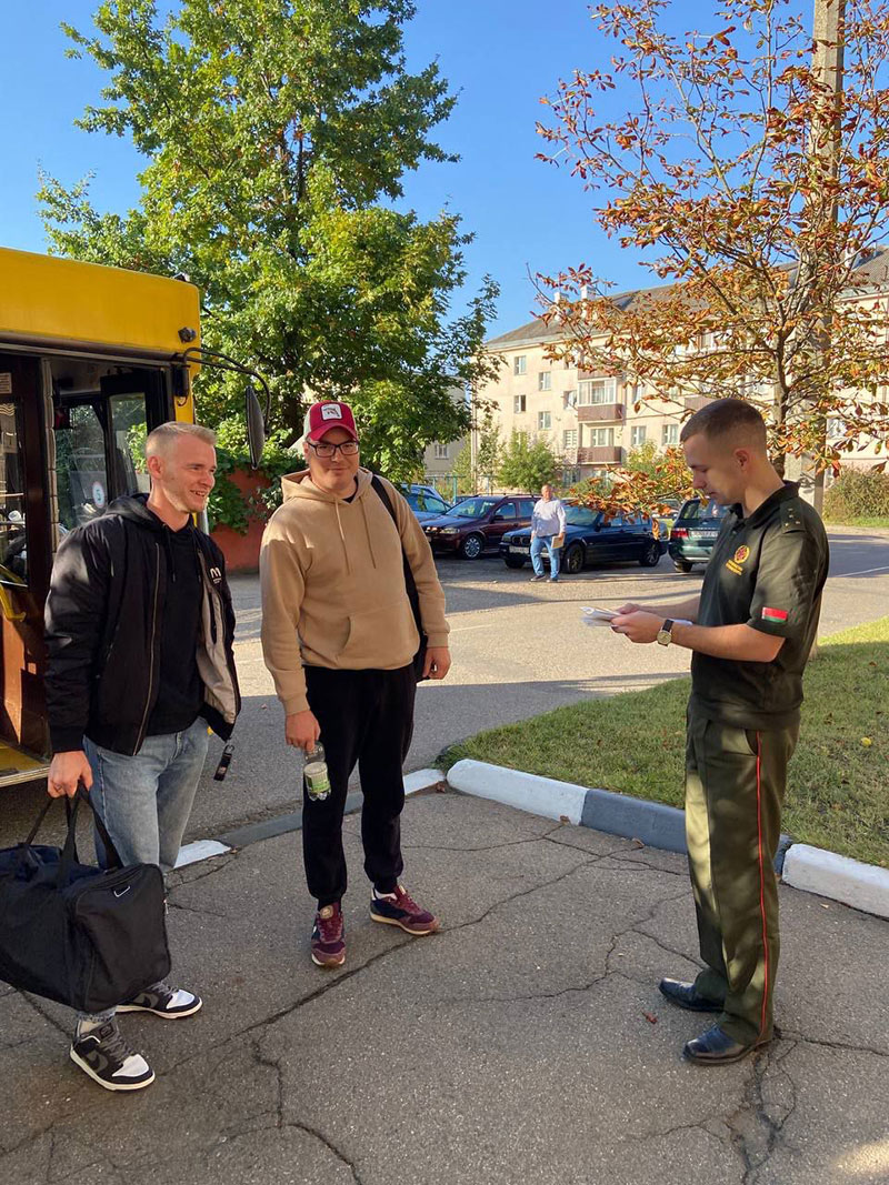 В соответствии с планом мероприятий военных сборов в военном комиссариате  Партизанского района города Минска прошла отправка военнообязанных на  плановые сборы по обслуживанию техники.